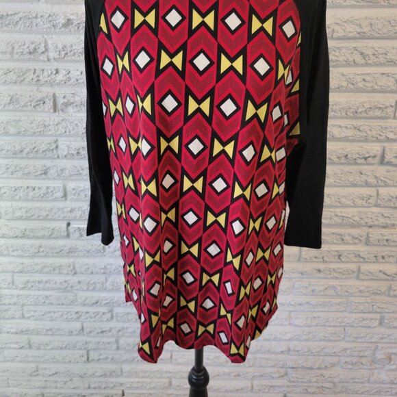 Lularoe Womens Top 2XL Plus Tee Raglan Sleeve Red Black Geometric GEO50E - Picture 3 of 10